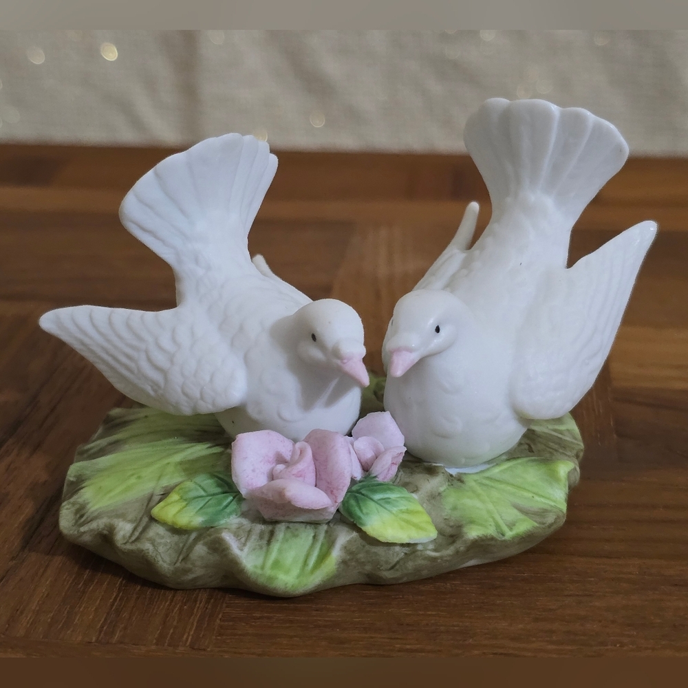 Handpainted Vintage Lefton Bisque Porcelain Love Birds